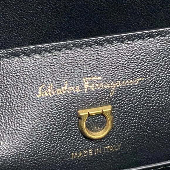 Auth Salvatore Ferragamo Gancini DH-21H995 Black Leather Handbag - Picture 7 of 16
